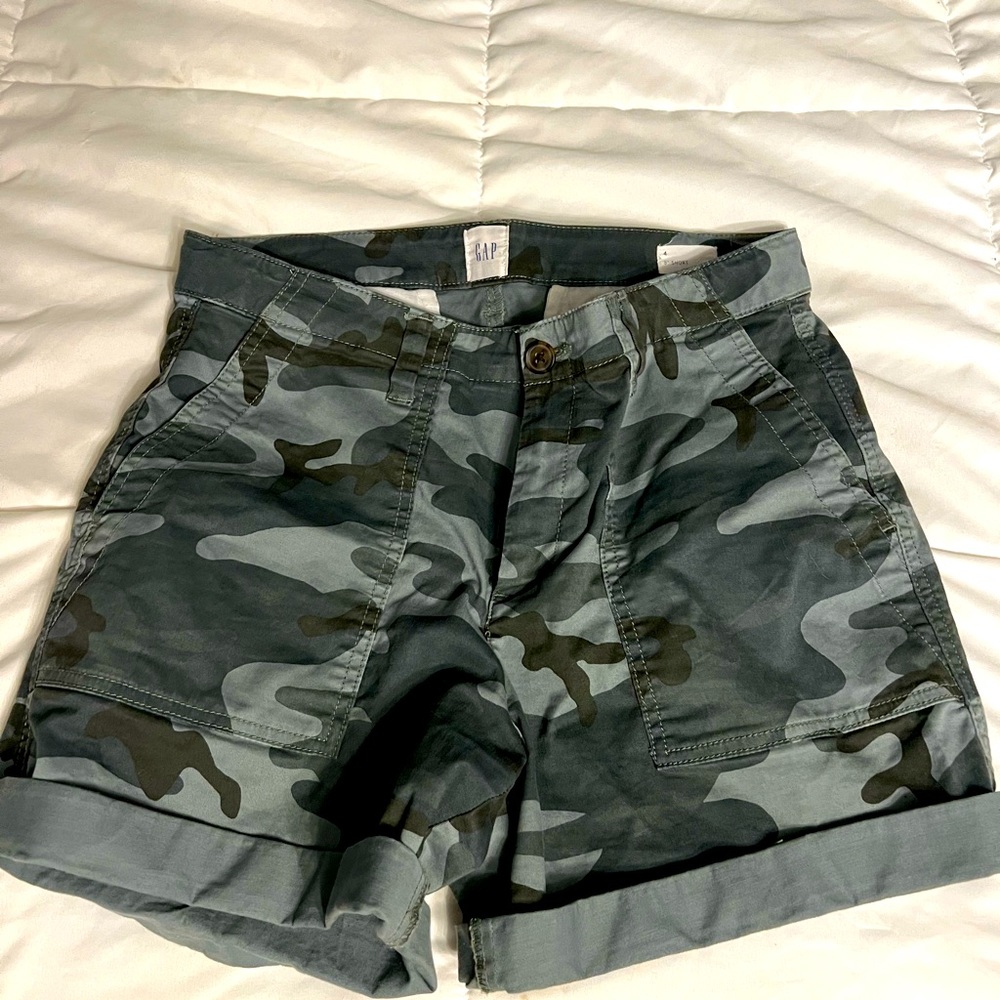 Women gap shorts size 4